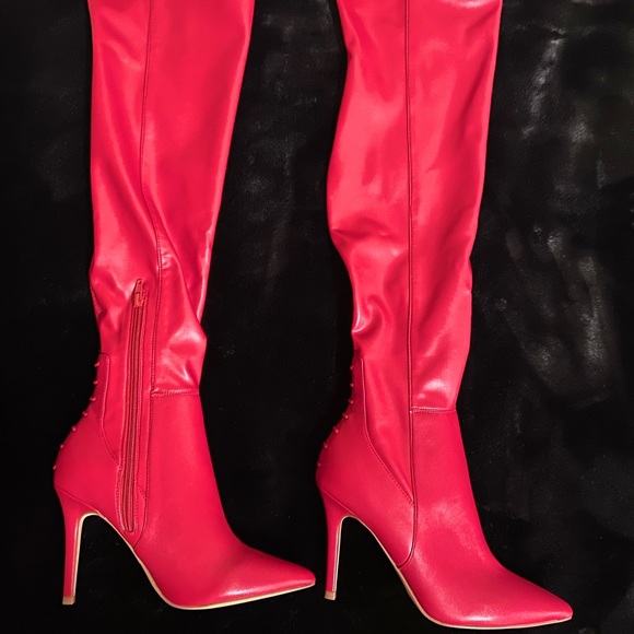Ideeza Red Aldo Boots - Picture 1 of 2
